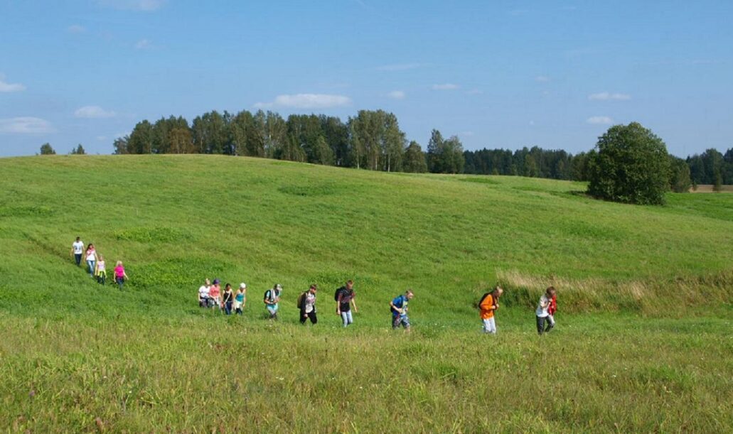 Jalgsimatk Kalevipoja radadel Jalgsimatk Kalevipoja radadel